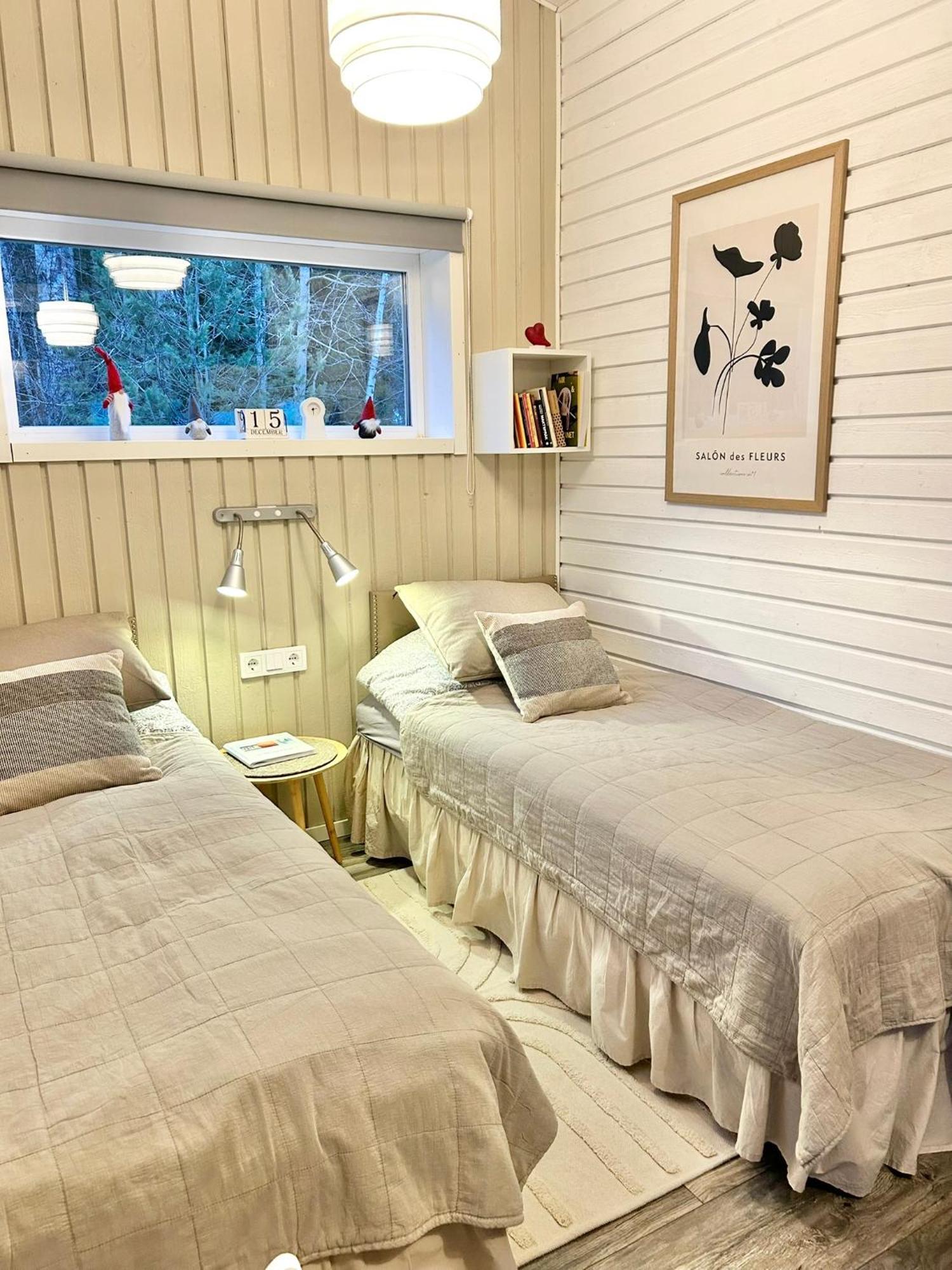 Lilla Huset Bed & Breakfast - Countryside Guesthouse, Free Parking เออเรบรู ภายนอก รูปภาพ