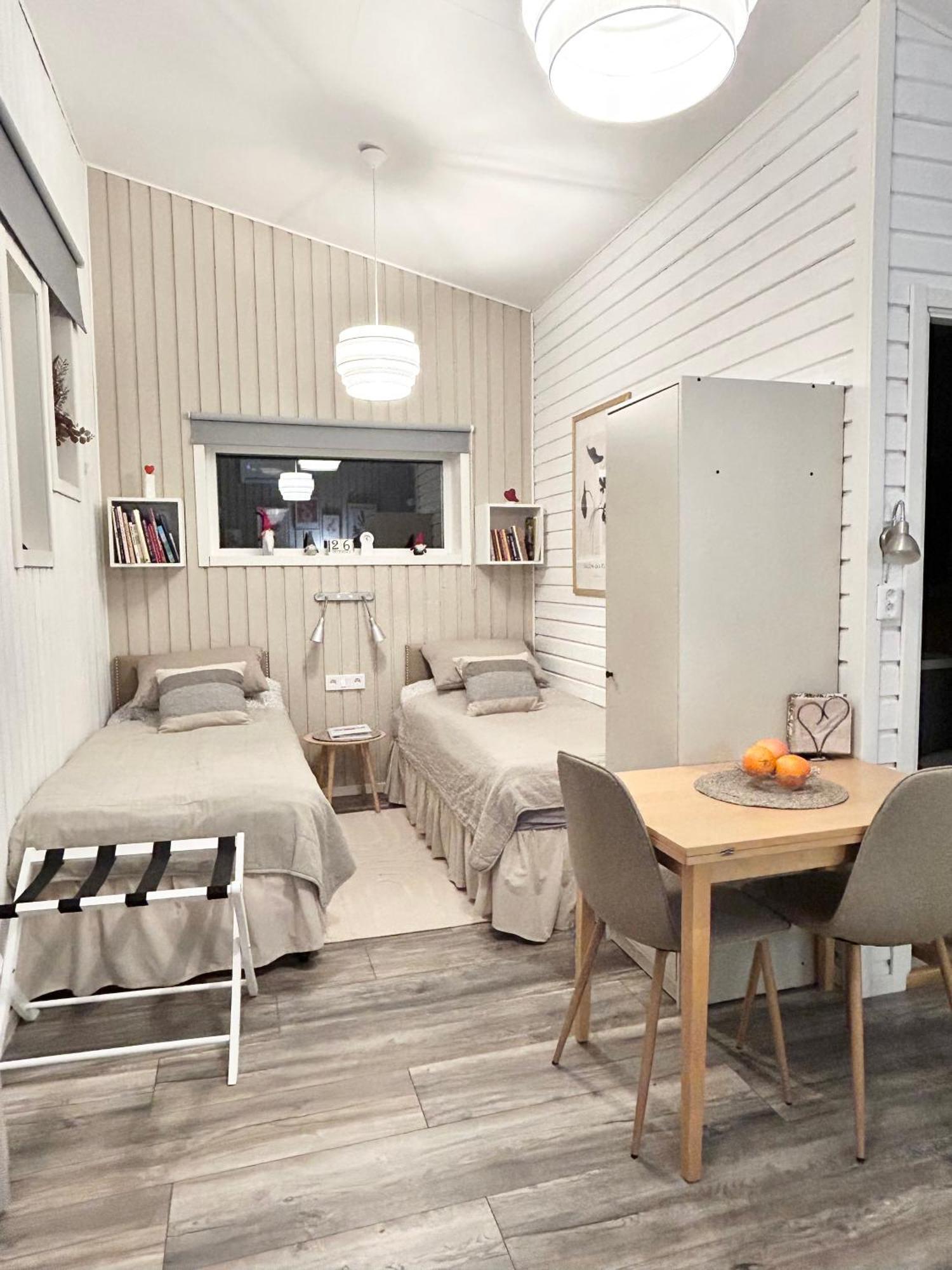 Lilla Huset Bed & Breakfast - Countryside Guesthouse, Free Parking เออเรบรู ภายนอก รูปภาพ