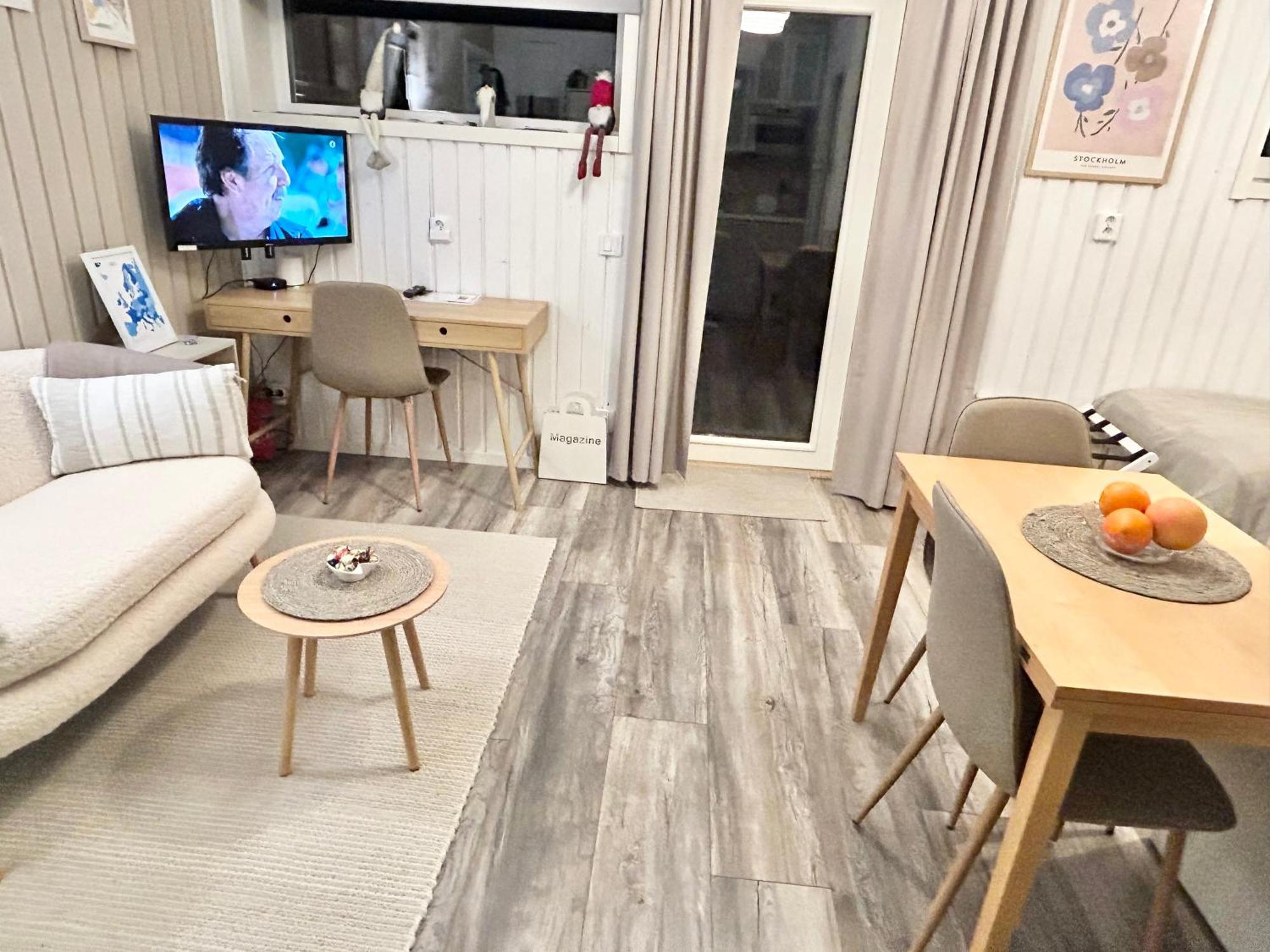 Lilla Huset Bed & Breakfast - Countryside Guesthouse, Free Parking เออเรบรู ภายนอก รูปภาพ